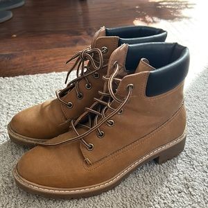 Mossimo supply Co. Women’s boots Size 8